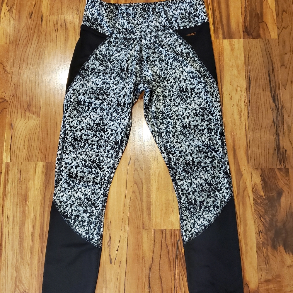 Copper Fit Black and White Mosaic Leggings